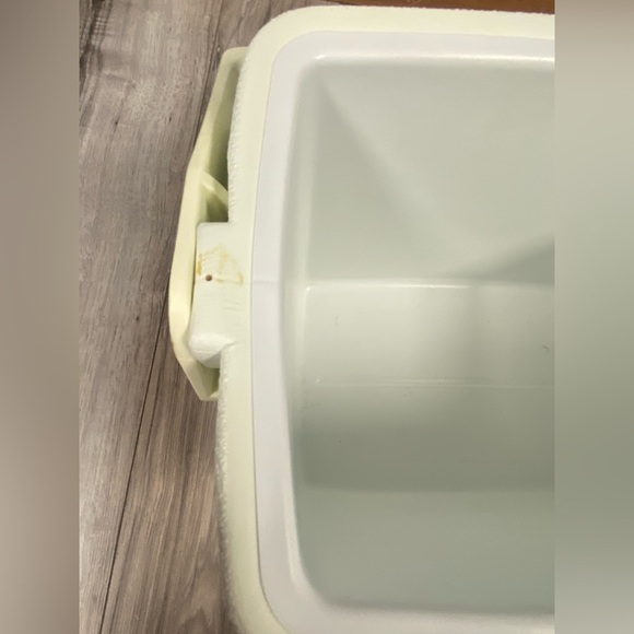 Vintage Coleman Lil’ Oscar 8 Qt. Cooler 5272 White Blue Lid 1985 Made In U.S.A - Picture 10 of 11